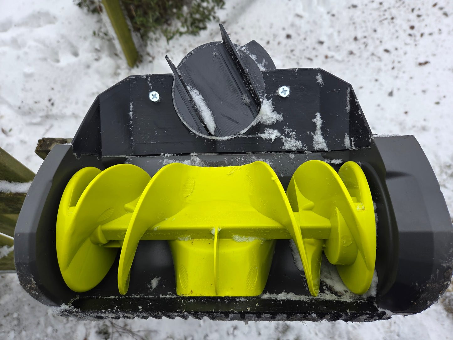 Justerbar udkast til sneslynge (Ryobi RY18ST25A)