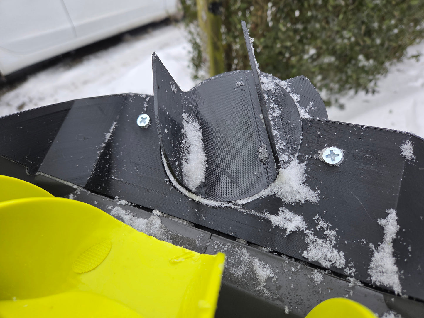 Justerbar udkast til sneslynge (Ryobi RY18ST25A)